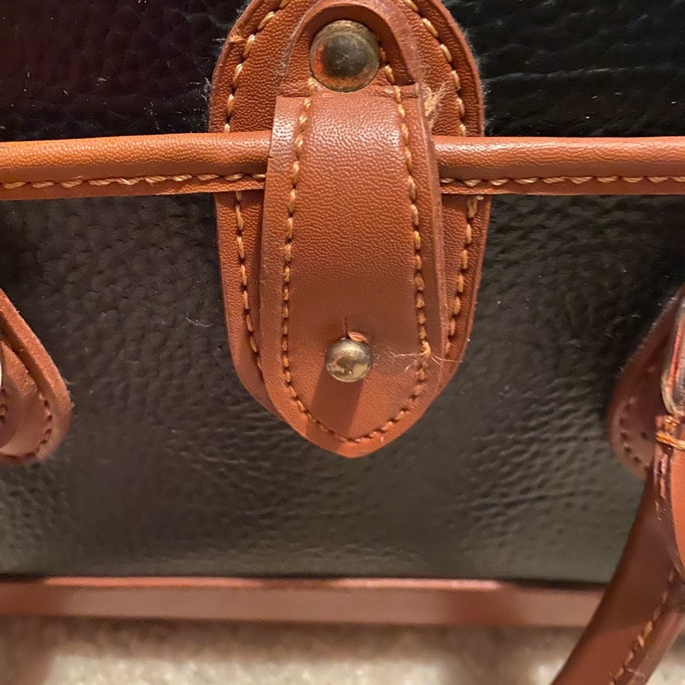 D&B Elegant Black and Tan Leather Handbag - Picture 8 of 15